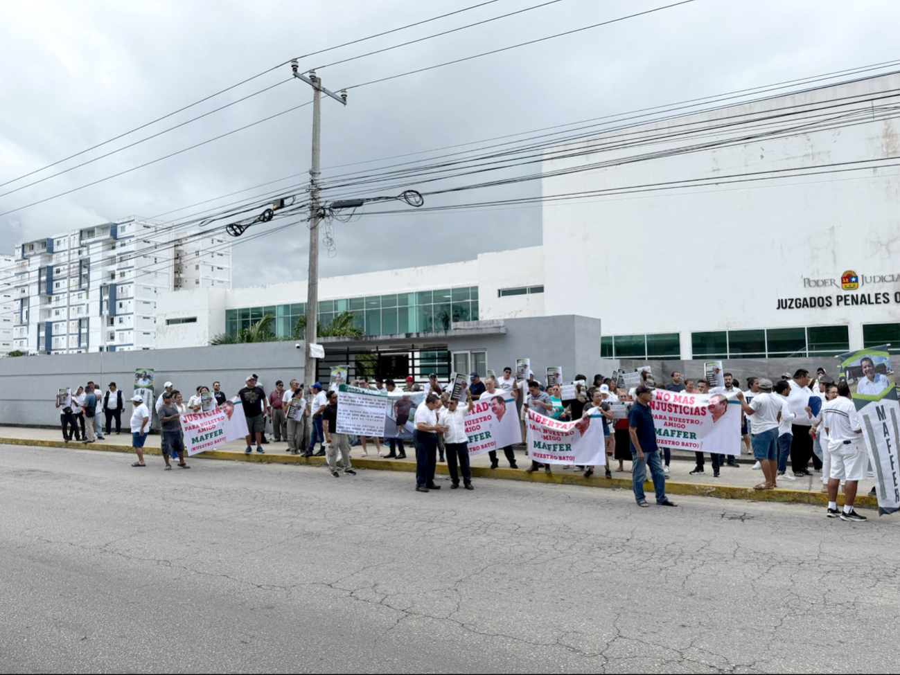 Ante la poca cantidad de manifestantes, se visualiza la perdida de fuerza del gremio Ante la poca cantidad de manifestantes, se visualiza la perdida de fuerza del gremio