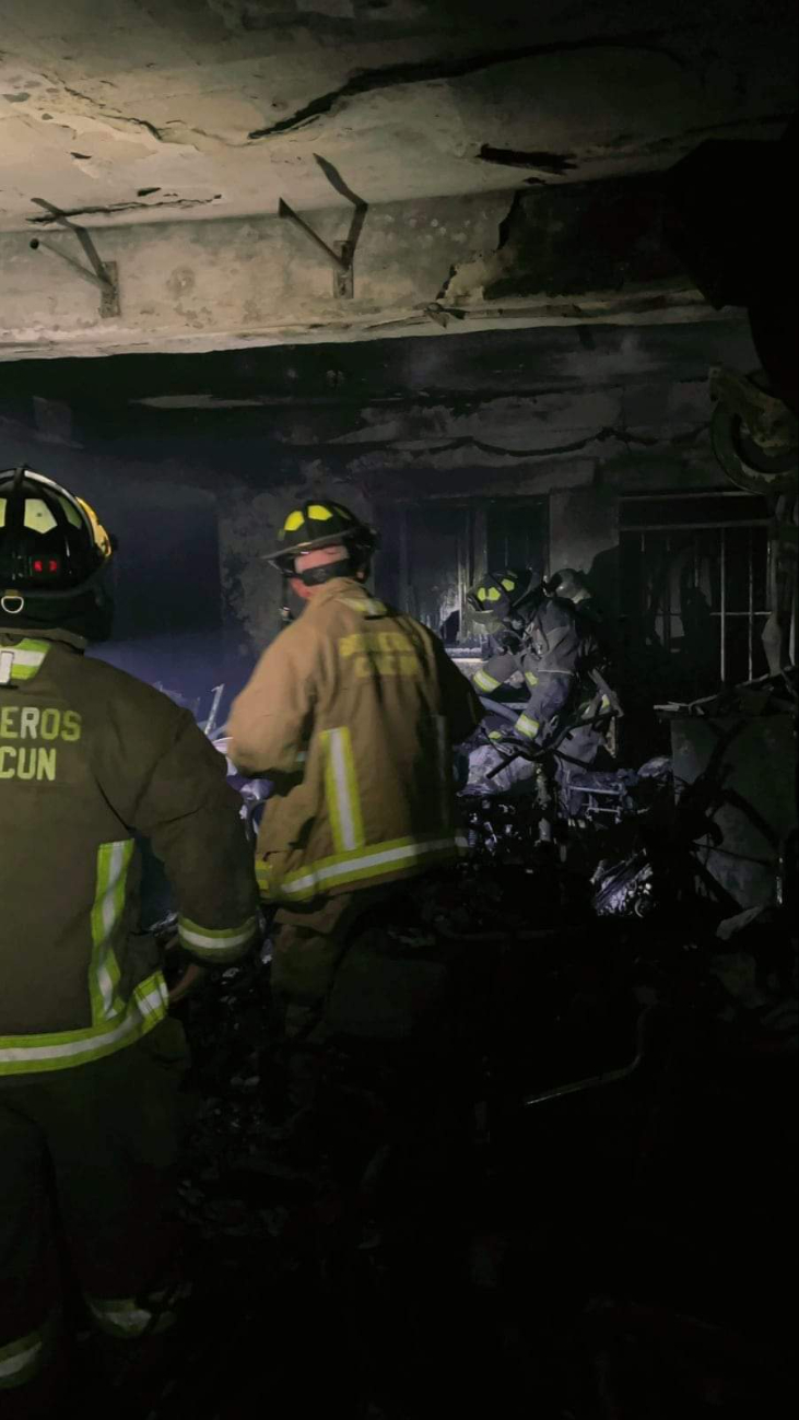 El Heroico Cuerpo de Bomberos llegaron al lugar apagando con éxito el incendio