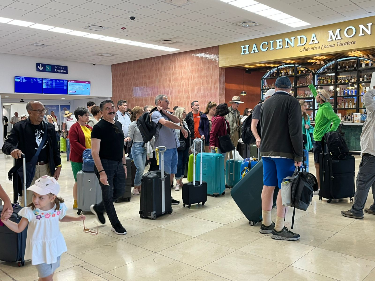 Turistas llegan a Mérida este domingo Turistas llegan a Mérida este domingo