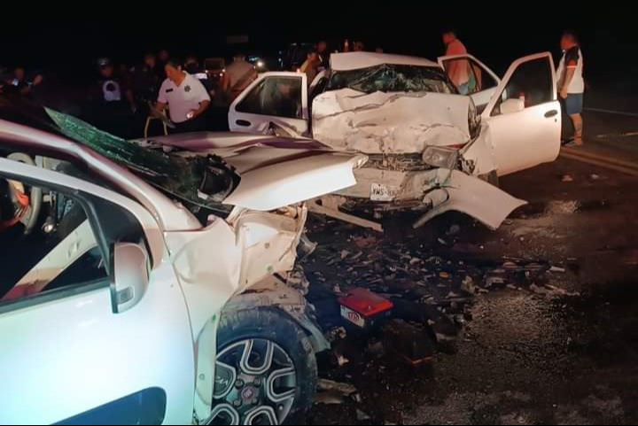 Amplia movilización de elementos de seguridad por una colisión frontal en la carretera Mérida-Tizimín