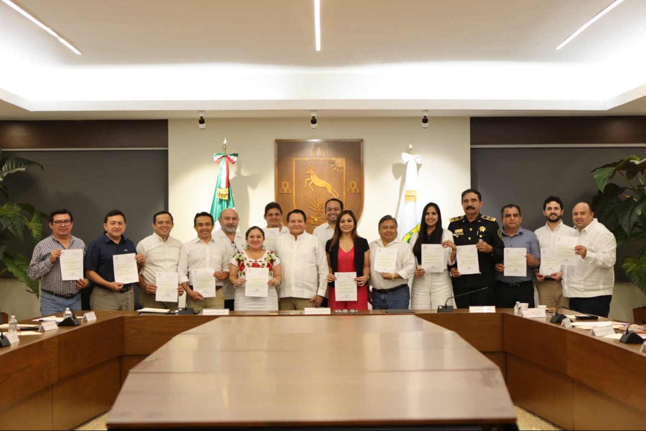 Joaquín Díaz Mena presenta a  titulares de las comisiones sectoriales y territoriales del Plan Estatal de Desarrollo 2024-2030