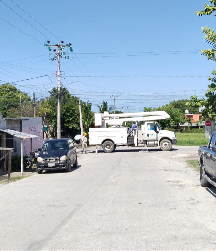 Apagón de más de 10 horas en Sabancuy afectó a tres colonias 
