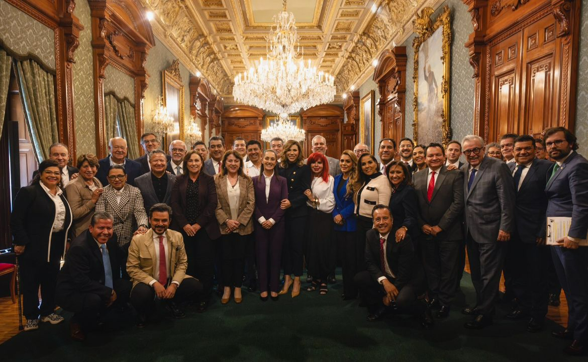 Joaquín Díaz Mena visitó el Palacio Nacional para discutir temas de salud y bienestar.