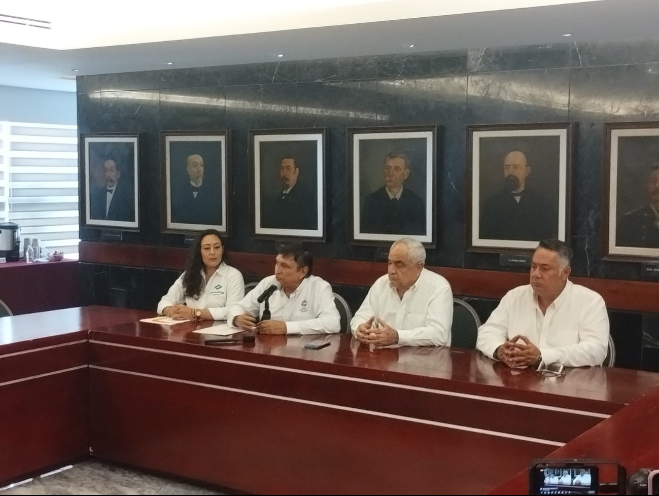 El Gobierno del Estado implementará un diplomado para operadores del transporte público en el Conalep. El Gobierno del Estado implementará un diplomado para operadores del transporte público en el Conalep.