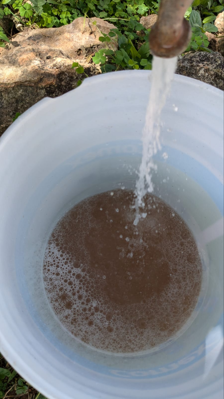 El presunto motivo del color café del agua, se debe a las reparaciones de una tubería rota El presunto motivo del color café del agua, se debe a las reparaciones de una tubería rota