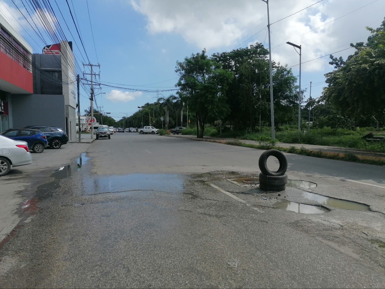 Baches y fuga de aguas negras: Cancunenses levantan la voz por falta de atención ante problemática