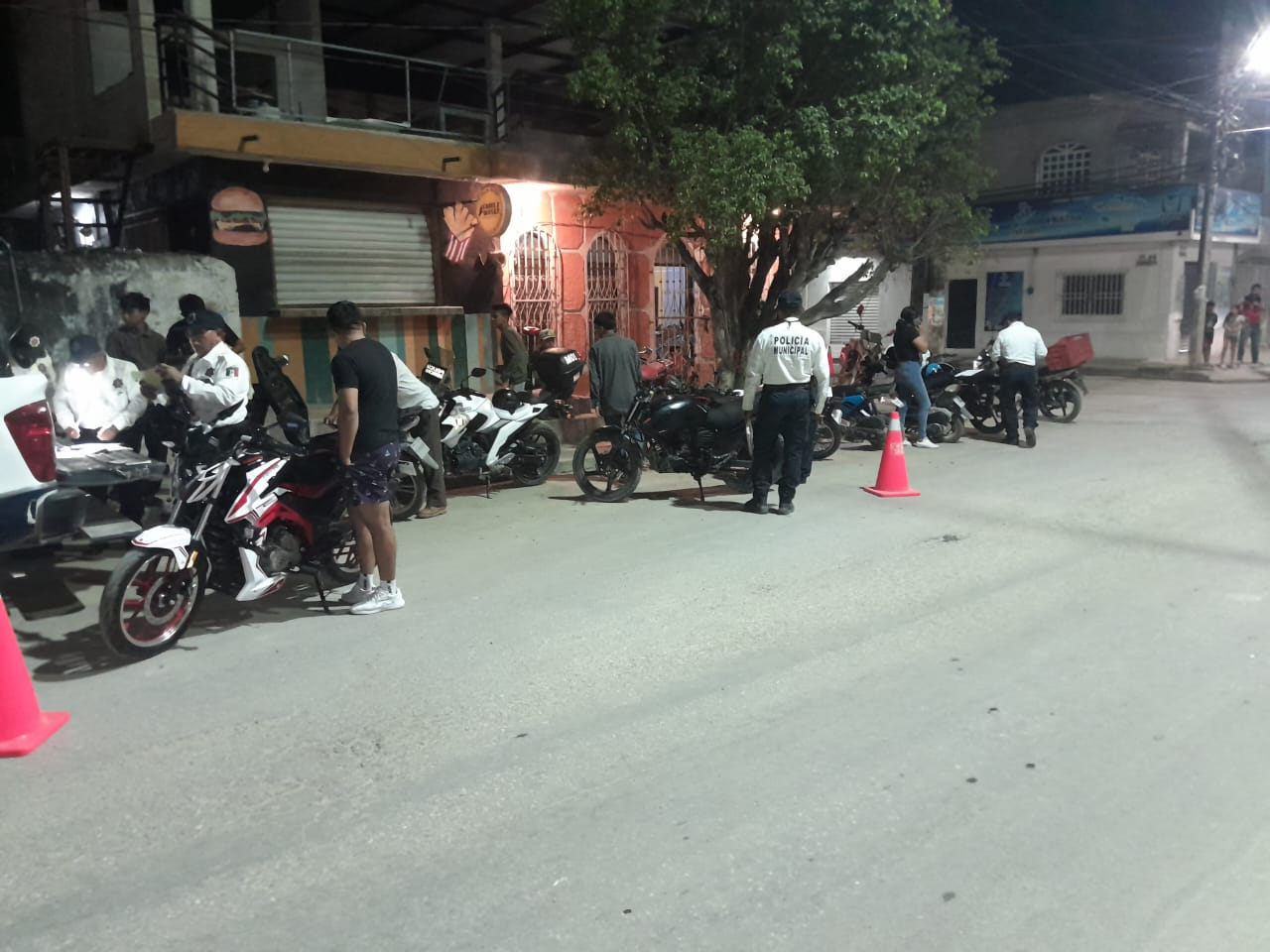 Aseguran motocicletas en filtro políciaco.