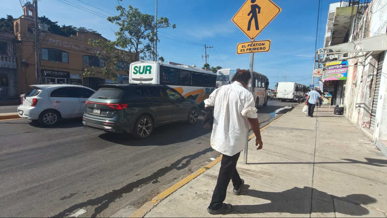Los trabajos de remodelación están causando congestión vehicular, afectando a peatones y conductores Los trabajos de remodelación están causando congestión vehicular, afectando a peatones y conductores