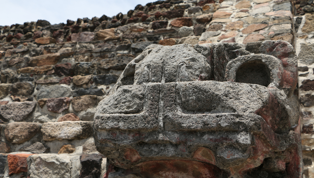 El estilo arquitectónico talud-tablero de Teotihuacán influyó en la arquitectura maya en sitios como Kaminaljuyu y Altun Ha. El estilo arquitectónico talud-tablero de Teotihuacán influyó en la arquitectura maya en sitios como Kaminaljuyu y Altun Ha.