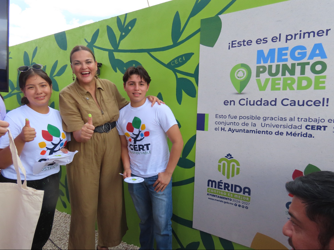 La alcaldesa Cecilia Patrón se encargó de inaugurar el punto verde La alcaldesa Cecilia Patrón se encargó de inaugurar el punto verde