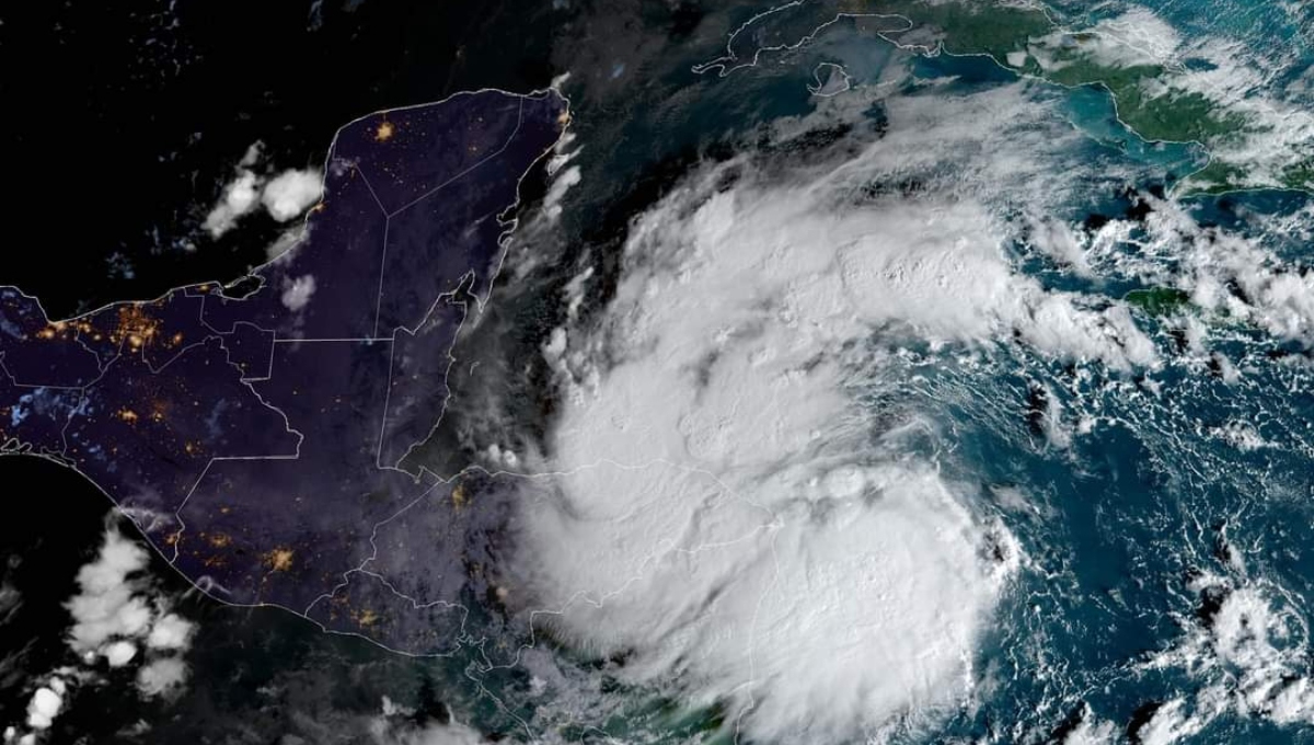 La Tormenta Tropical Sara se dirige hacia la Península de Yucatán La Tormenta Tropical Sara se dirige hacia la Península de Yucatán