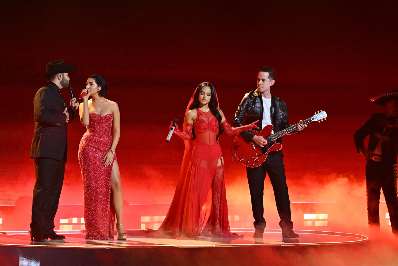 Los Aguilar y Becky G