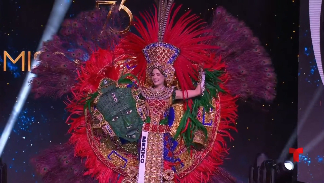 Maria Fernanda representó a México con un traje típico que lleva a las culturas indigenas