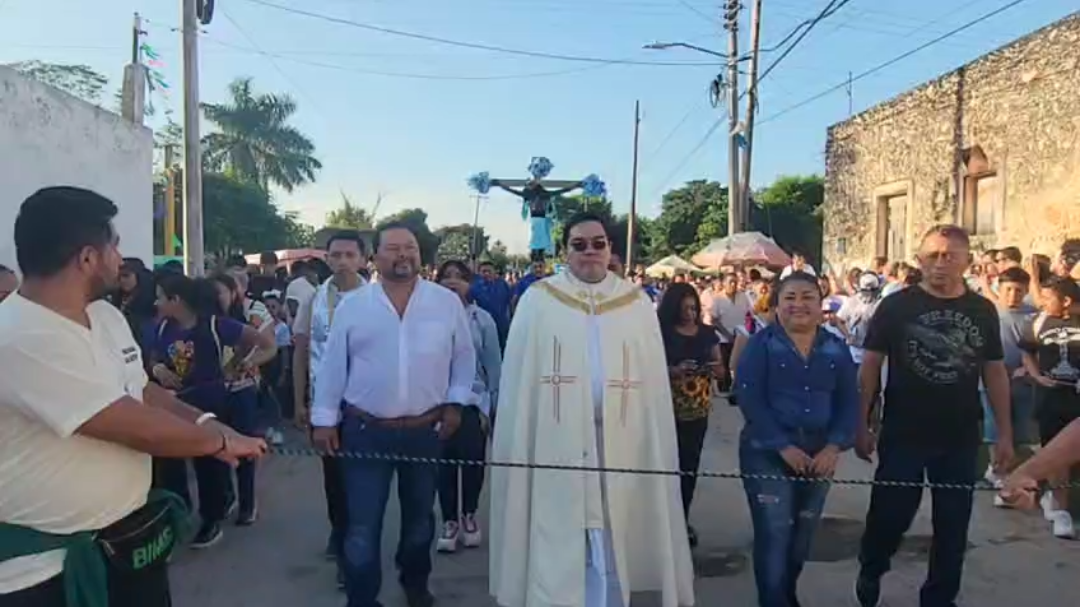 El traslado del Santo Cristo de la Exaltación a Tekantó generó gran movilización El traslado del Santo Cristo de la Exaltación a Tekantó generó gran movilización