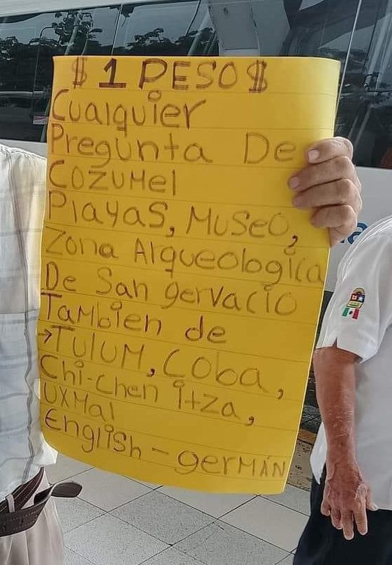 En su cartel ofrece información sobre lugares famosos dentro y fuera del destino En su cartel ofrece información sobre lugares famosos dentro y fuera del destino