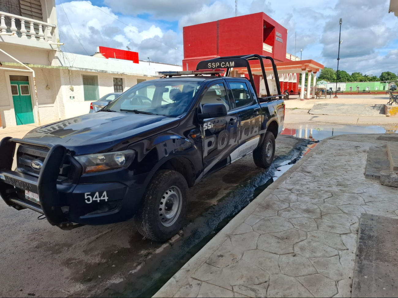   Policías andan a pie en Pomuch; se dañó la única patrulla  