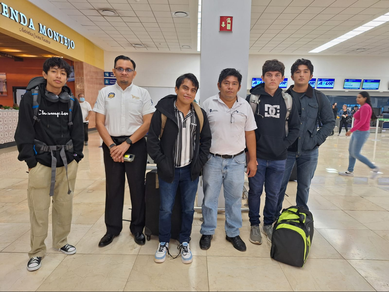 Estudiantes de Motul viajan a Tlaxcala para participar en un concurso de robótica