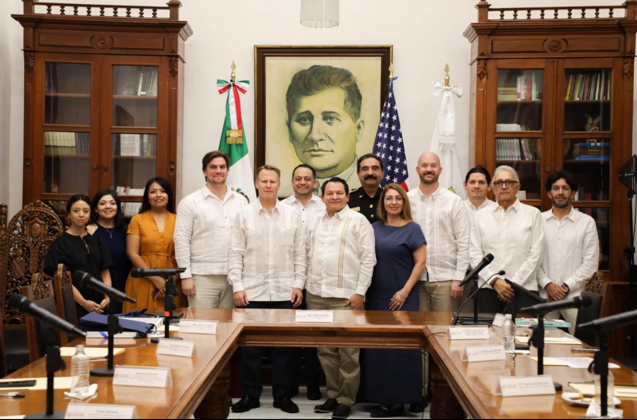 Asistieron a la reunión altos funcionarios de seguridad y representantes de diversas dependencias. Asistieron a la reunión altos funcionarios de seguridad y representantes de diversas dependencias.