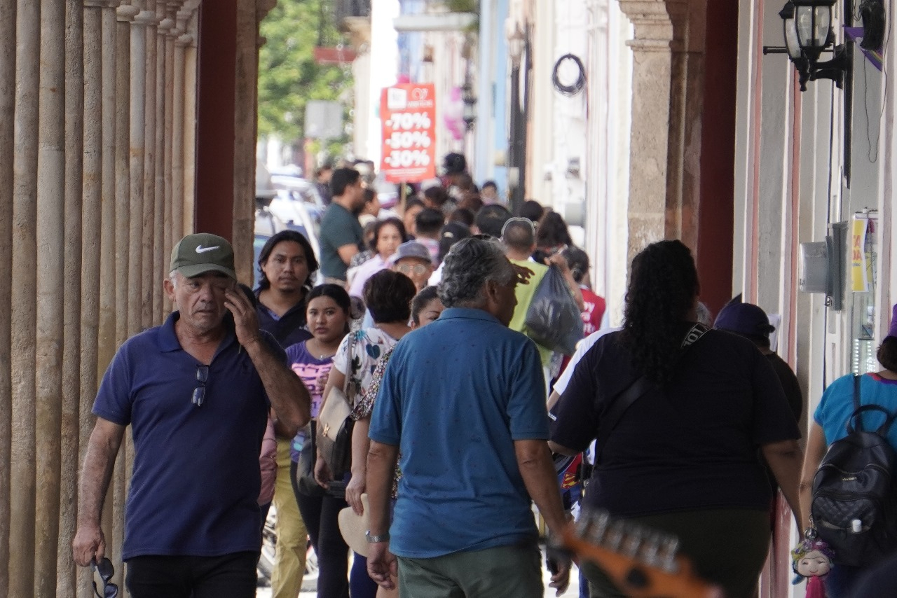 El aguinaldo es utilizado para hacer compras navideñas, pagar deudas pendientes y realizar inversiones personales o de ahorro El aguinaldo es utilizado para hacer compras navideñas, pagar deudas pendientes y realizar inversiones personales o de ahorro