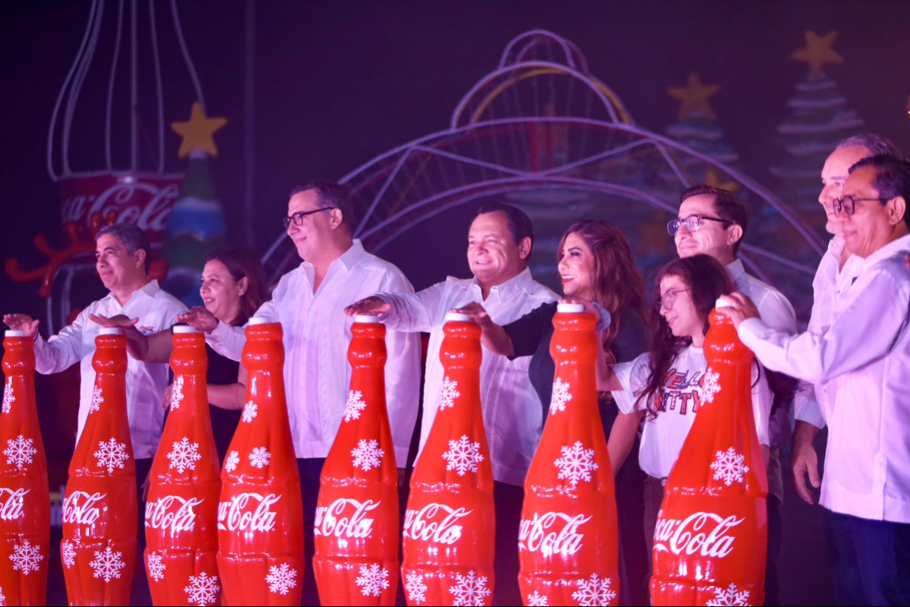 Gobernador Joaquín Díaz Mena enciende árbol de Navidad / Joaquín Díaz Mena Gobernador Joaquín Díaz Mena enciende árbol de Navidad / Joaquín Díaz Mena