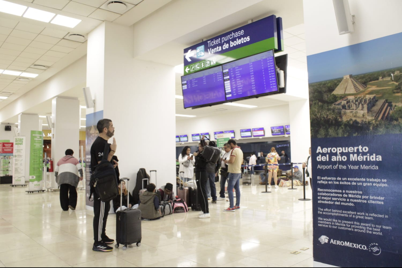 Hasta las 08:20 horas, solo siete de los 18 vuelos previstos para antes de las 14:00 horas habían aterrizado en el aeropuerto de Mérida Hasta las 08:20 horas, solo siete de los 18 vuelos previstos para antes de las 14:00 horas habían aterrizado en el aeropuerto de Mérida