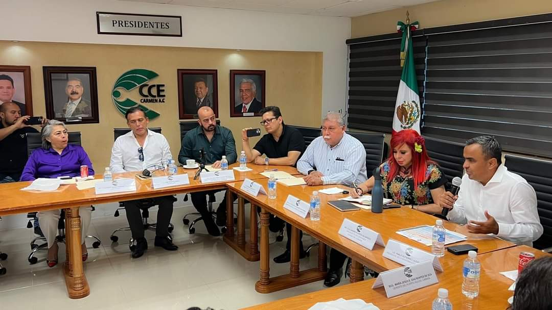 La gobernadora Layda Sansores San Román y empresarios acordaron exigir la presencia del director de PEMEX en la Isla La gobernadora Layda Sansores San Román y empresarios acordaron exigir la presencia del director de PEMEX en la Isla