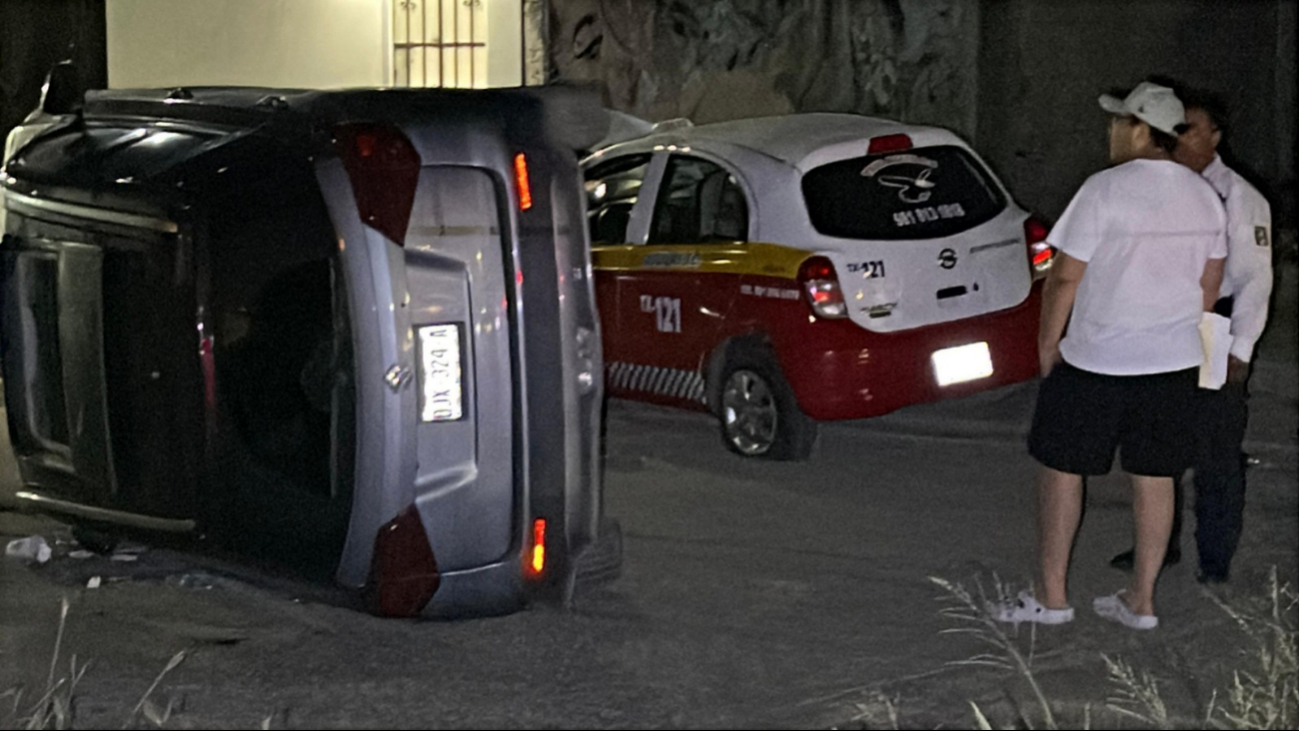 Al lugar llegaron elementos policíacos Al lugar llegaron elementos policíacos