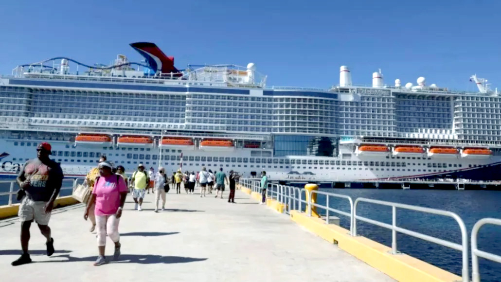 Cozumel registra positiva jornada turística con la llegada de cruceros y vuelos
