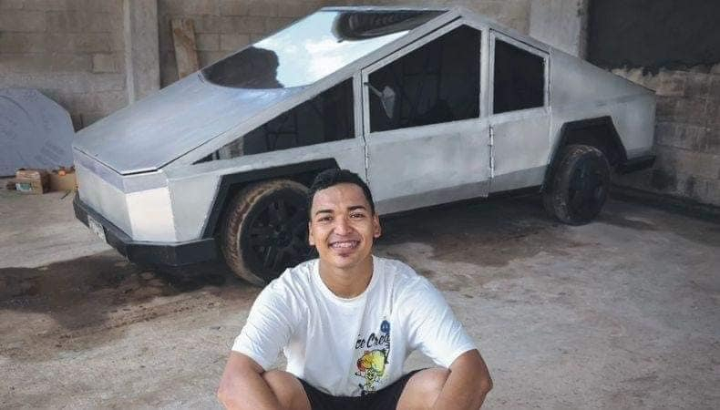 Joven salvadoreño se viraliza al construir su propio Tesla Cybertruck