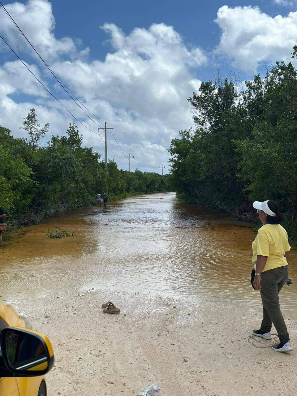 El exceso de agua complica la cotidinianidad de las personas. El exceso de agua complica la cotidinianidad de las personas.