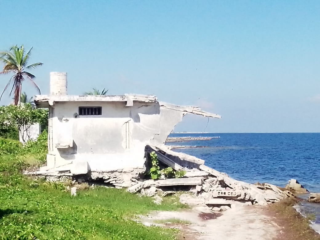 Erosión causa el derrumbe de casas de Verano en la costa de Yucatán