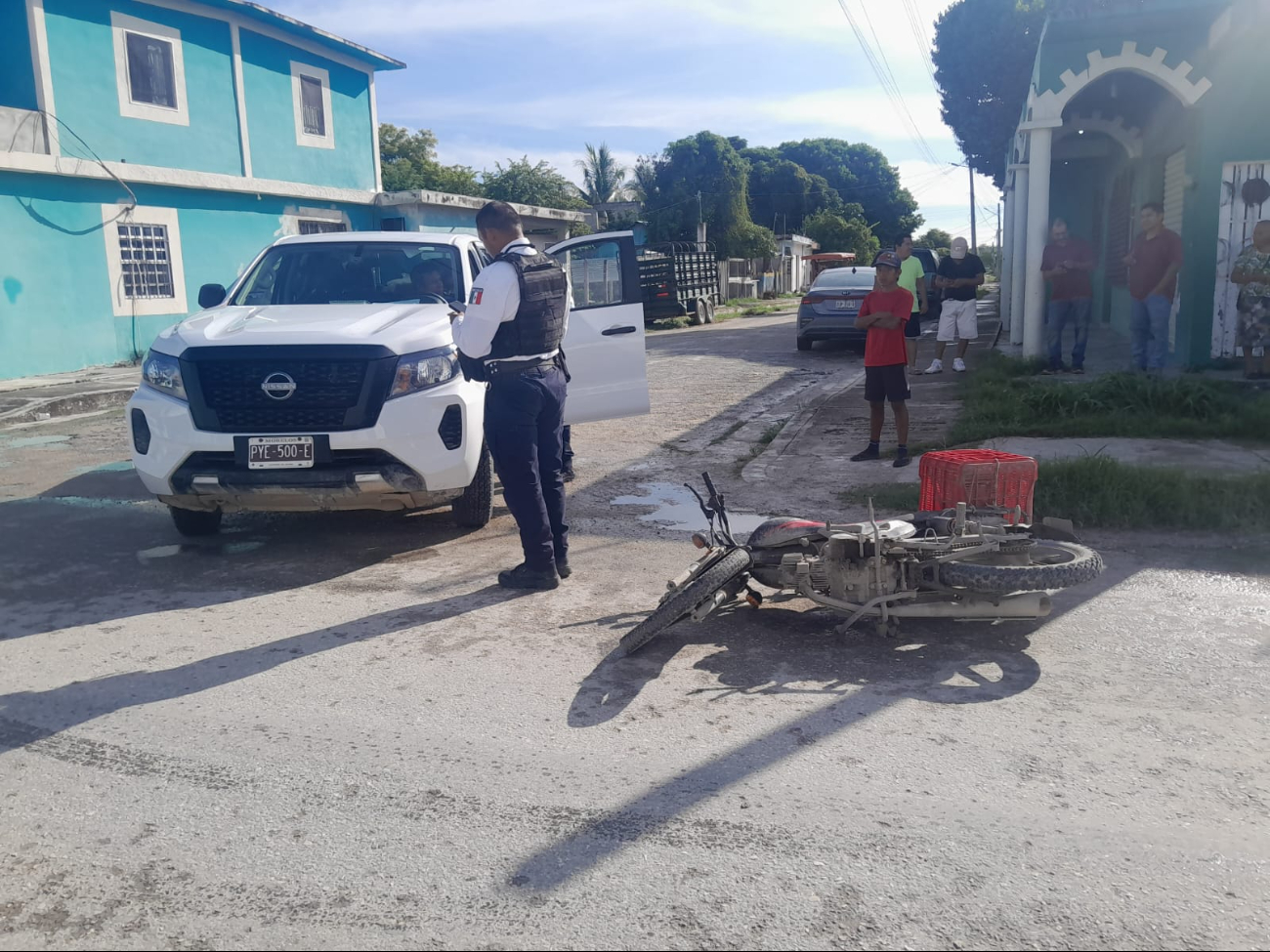 Un hombre y una menor lesionados al derrapar en su motocicleta. Un hombre y una menor lesionados al derrapar en su motocicleta.