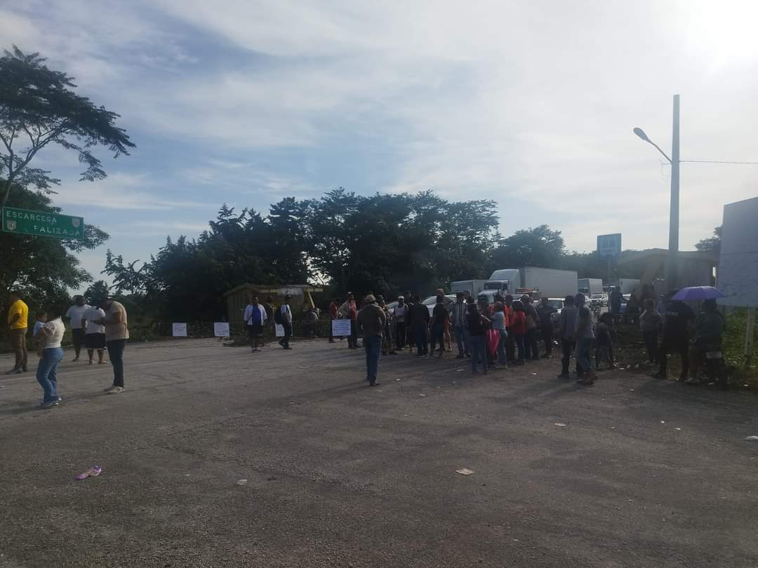 Comunidades de Ciudad del Carmen amenazan con bloquear de nuevo la carretera federal 186