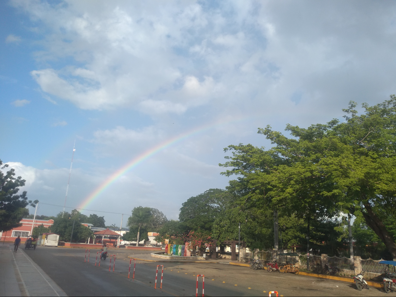 En Chocholá se pudo apreciar un bonito arcoiris En Chocholá se pudo apreciar un bonito arcoiris