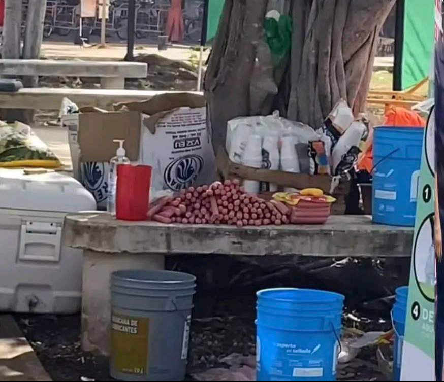 La Secretaría de Salud clausuró el puesto de salchipulpos en Xmatkuil La Secretaría de Salud clausuró el puesto de salchipulpos en Xmatkuil