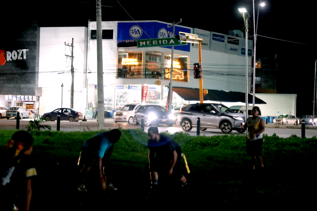Las canchas son ocupadas por promotores deportivos, quienes les impiden entrenar Las canchas son ocupadas por promotores deportivos, quienes les impiden entrenar