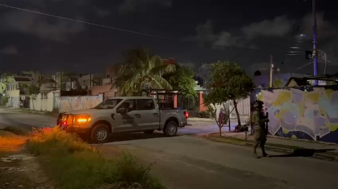 Tres detenidos resultaron de los cateos de las autoridades en Cancún. Tres detenidos resultaron de los cateos de las autoridades en Cancún.