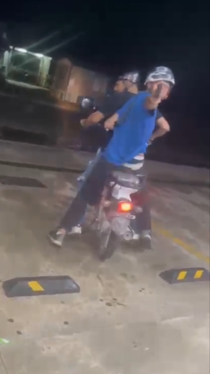 Uno de los supuestos ladrones apuntó con un arma al trabajador Uno de los supuestos ladrones apuntó con un arma al trabajador