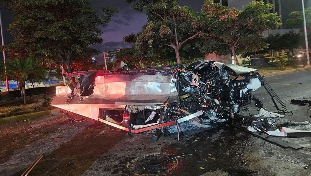 Tesla Cybertruck ha sido reconocida por su diseño futurista y su estructura resistente pero los accidente de los últimos días ponen en duda su 'indestructibilidad" Tesla Cybertruck ha sido reconocida por su diseño futurista y su estructura resistente pero los accidente de los últimos días ponen en duda su 'indestructibilidad"