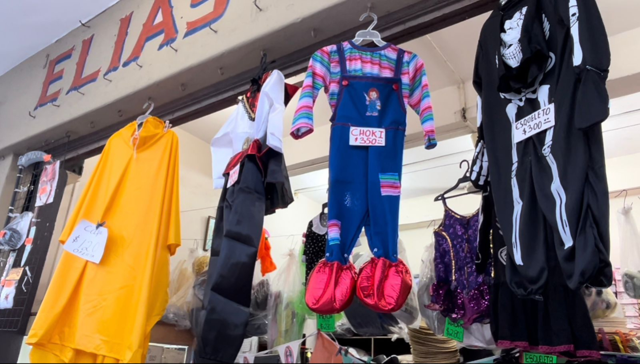 Disfraces se venden desde los 300 hasta los 350 pesos en el Centro Histórico de Mérida Disfraces se venden desde los 300 hasta los 350 pesos en el Centro Histórico de Mérida