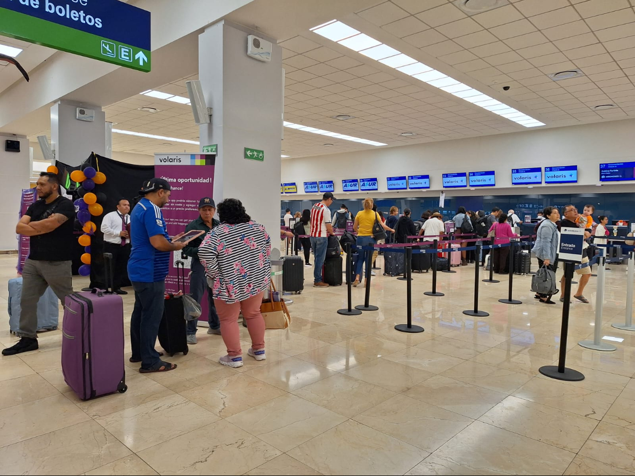 Los vuelos restantes provienen de Cancún, Silao, Monterrey, Guadalajara, Oaxaca, Miami y Dallas Los vuelos restantes provienen de Cancún, Silao, Monterrey, Guadalajara, Oaxaca, Miami y Dallas