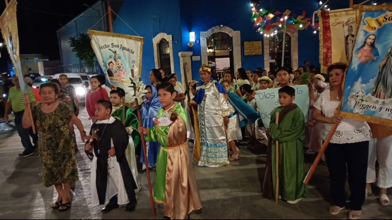 Niños de la catequesis protagonizan procesión en honor al Día de los Santos Niños de la catequesis protagonizan procesión en honor al Día de los Santos