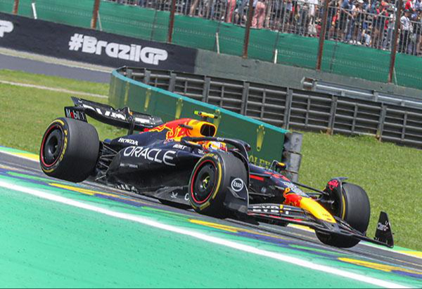 Red Bull en acción en Interlagos