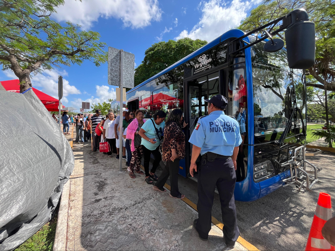 Unidades del Sistema de Transporte Va y Ven ingresan al Cementerio de Xoclán para facilitar la asistencia de personas