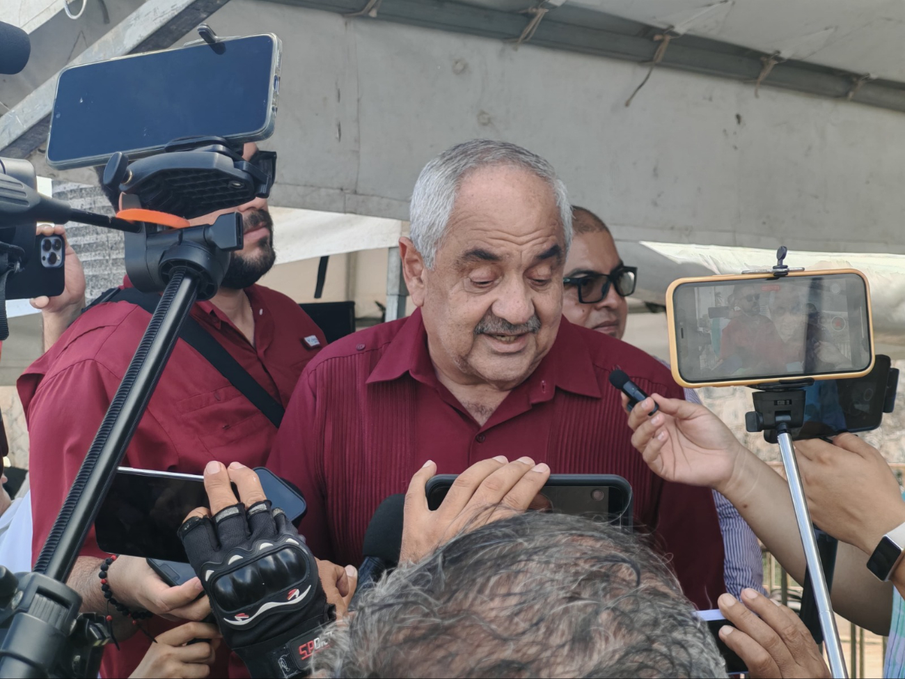 Armando Toledo Jamit, secretario general de gobierno de Campeche, afirmó que el Paquete Económico 2025 tendrá una cifra similar a la de 2024, ajustada por inflación Armando Toledo Jamit, secretario general de gobierno de Campeche, afirmó que el Paquete Económico 2025 tendrá una cifra similar a la de 2024, ajustada por inflación