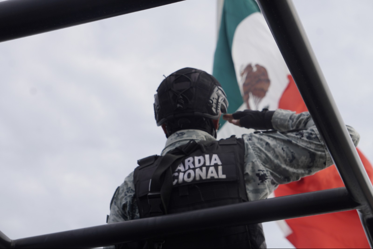 Campeche honra la Revolución Mexicana con izamiento de bandera en el Asta Monumental