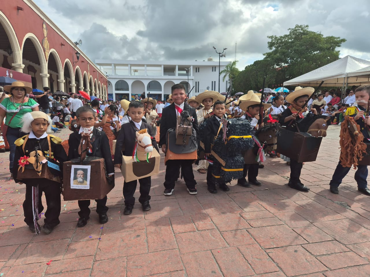 El desfile conmemoró el 114 aniversario de la Revolución Mexicana con personajes históricos como Emiliano Zapata y Francisco Villa El desfile conmemoró el 114 aniversario de la Revolución Mexicana con personajes históricos como Emiliano Zapata y Francisco Villa