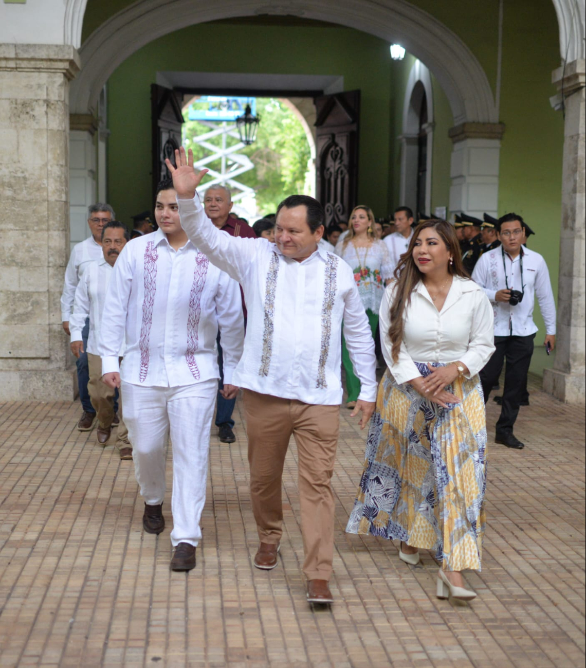 El gobernador Joaquín Díaz Mena presenció su primer desfile El gobernador Joaquín Díaz Mena presenció su primer desfile