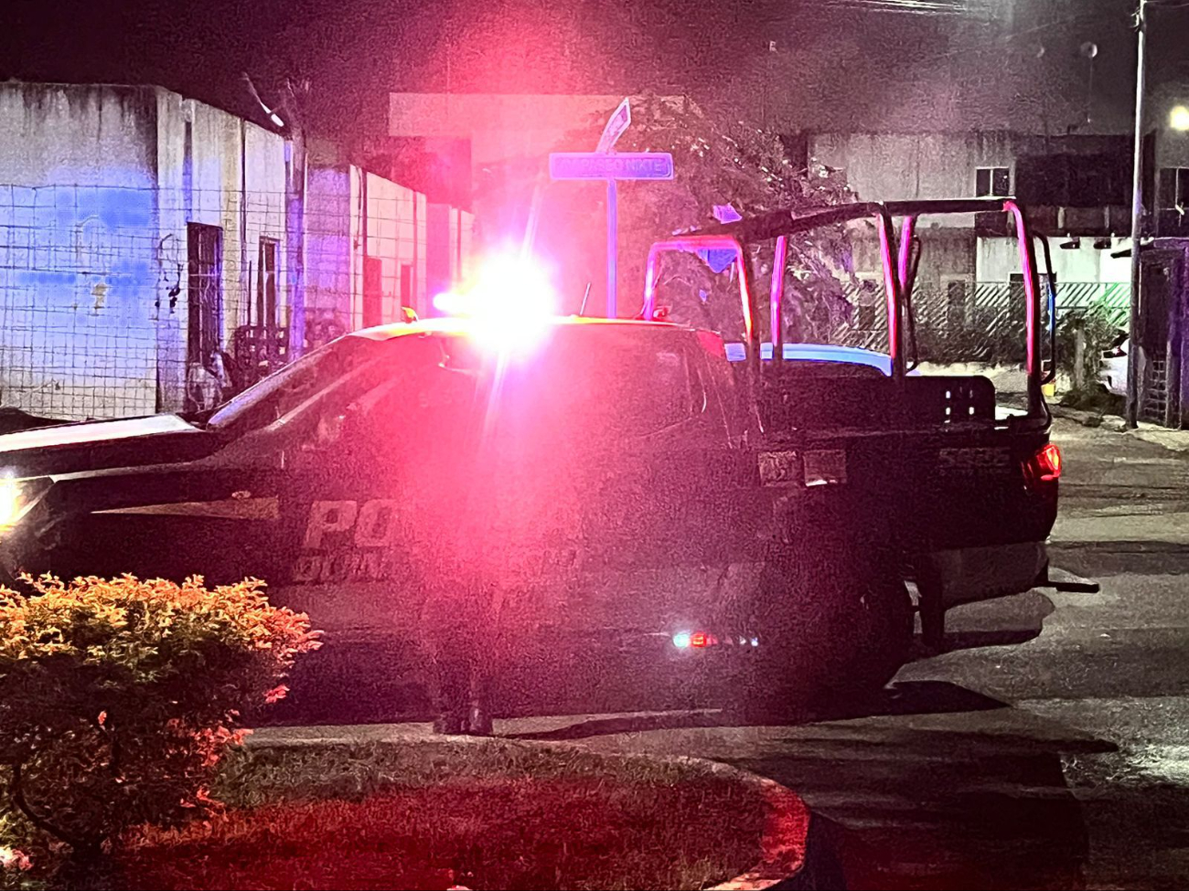 Ejecutan a balazos a un hombre  mientras se dirigía a su casa en Paseo Nikté, Cancún