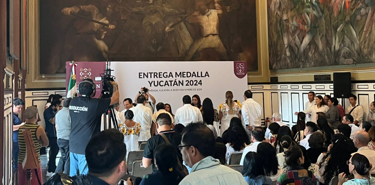 Gobernador del Estado Joaquín Díaz Mena entrega la Medalla Yucatán 2024 Gobernador del Estado Joaquín Díaz Mena entrega la Medalla Yucatán 2024
